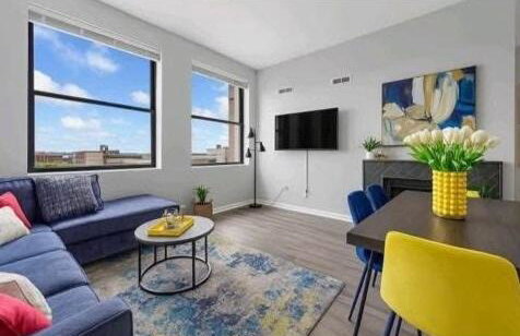 King-Bed Loft - Free Garage Parking - Full Kitchen - Foto 3