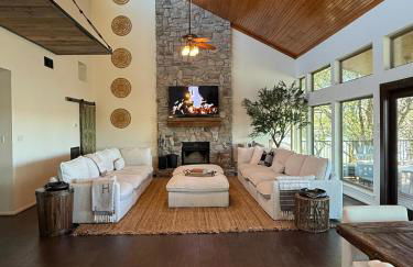 Ultimate Lake Resort Xtravaganza - Luxury - Waterfront - Boathouse - Sleeps 18 - Photo 20