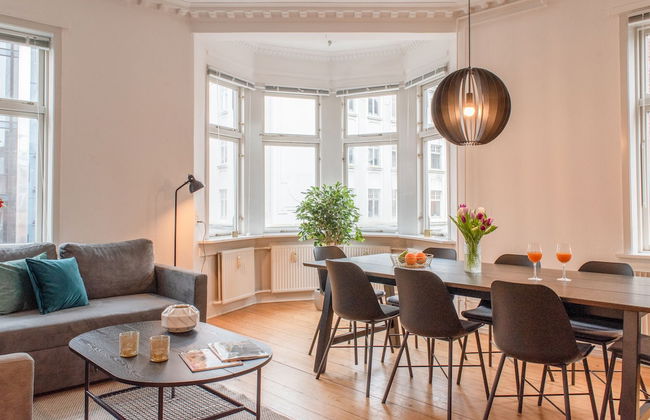 Sanders Boulevard - Smart 3-bdr Apt By the Canal - Photo 19