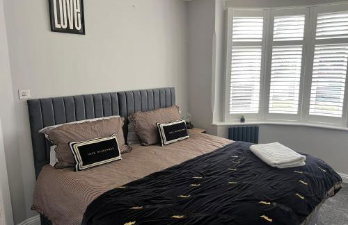 4 BRD House, with Double Parking - Photo 7