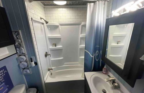 Wet Feet Retreat Lake House with Boat Rental - Foto 16