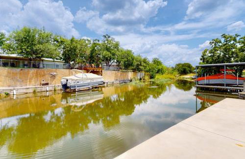 Dog-Friendly Waterfront Home with Dock, Grill, Water Views, Patio, Washer/Dryer - Photo 19