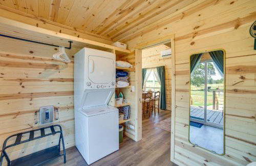 Pond and Grazing Cattle! Rural Getaway Near Van - Foto 14