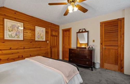 Lucky Log Cabin Hottub fireplace 12min to Mt Snow - Foto 47