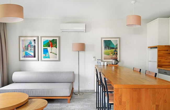 Dorman Suites Hotel - Photo 6