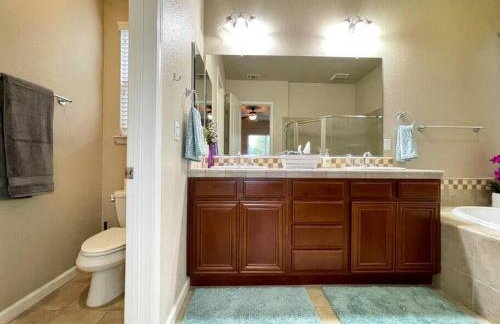 One Story Pet & Family Friendly Fireplace - Foto 28