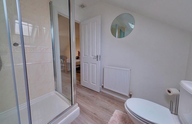 Cosy Home-sleeps 5- Private Garden- Free Parking - Foto 12