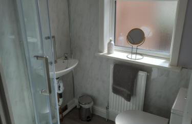 Springfield Gardens - 4 Bedroom House, 8 Beds, Close to J26 M1-A52 - Ilkeston - Long Eaton - Nottingham - Derbyshire - 400Mbs WiFi Free Parking! - Foto 12