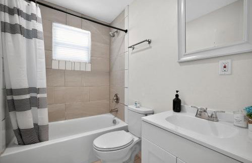 Stylish Home- Mins to St Josephs Hospital & DT - Foto 8