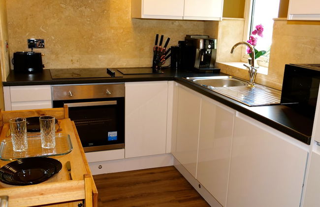 Sexy Luxurious Versace Apartment Near Sheffield - Photo 5