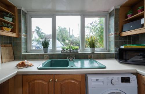 Spacious 5-bedroom home perfect for large groups - Foto 29