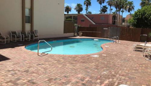 Lovely 2 Bed 2 Bath 2nd Floor Condo By Beach - Foto 2