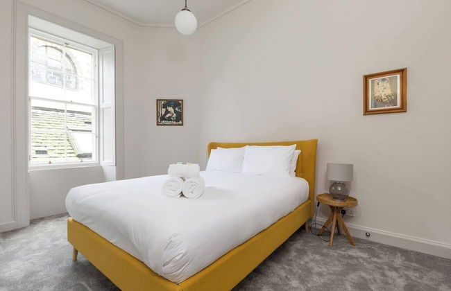 JOIVY Iconic Cockburn Street 4 Bedroom Apartment: Heart of Old Town - Foto 31