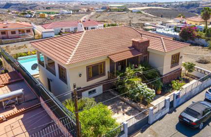 Private Villa with three separate apartments - Foto 31