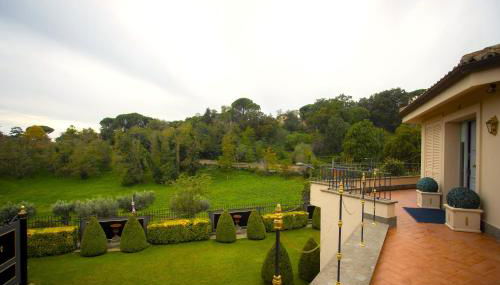 M a i s o n - H e x a g o n Neoclassical Style - Foto 4, Garden, Garden view