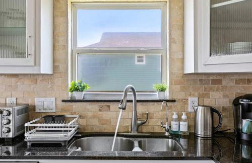 Palms & Pelicans - Photo 12