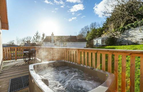 Kestrel Lodge 6 with Hot Tub - Photo 2