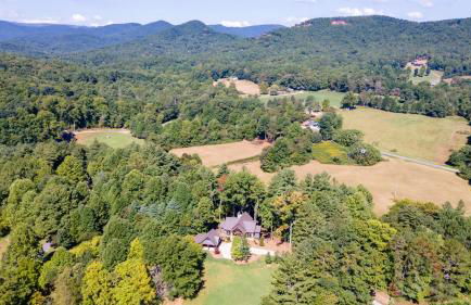 Copperline Lodge - Luxury Creekside Retreat - Creekside Views, Hot Tub, Game Room, Outdoor Fireplaces, Chef Kitchen, Fire Pit - - Foto 62