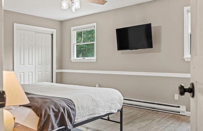 The Evergreen Escape by Avantstay Modern Cabin w Volleyball Court Hot Tub - Foto 25