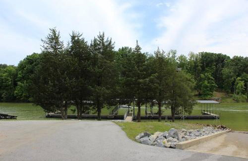 Exclusive Lakefront Retreat on Douglas Lake - Photo 24