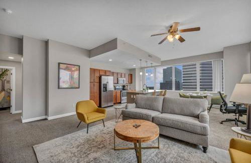 Luxury 21st Floor Penthouse | Great Downtown VIEWS - Photo 12