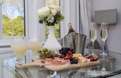 Central Park Suite by Grandeur Property - Photo 15