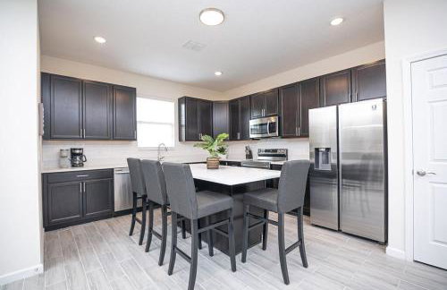 Stylish 5-Bedroom Villa - Perfect Disney Getaway! - Foto 13