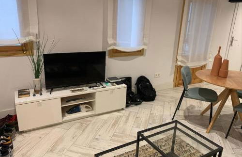 Modern & cozy 1 bedroom apartment in Malasaña - Photo 5