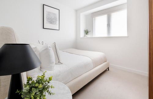 Luxury Central Mayfair Townhouse with A/C 3BR 3BA - Photo 17