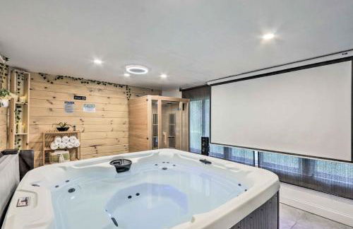Upscale Waterbury Retreat with Indoor Hot Tub! - Foto 2