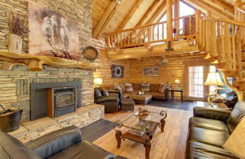 Fire Pit and Hot Tub Lakeside Cabin on 2 Acres! - Foto 1