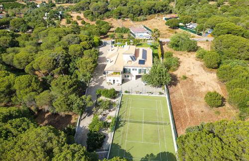 Exceptional Villa with Pool, Tennis Court, Games Room - Foto 44