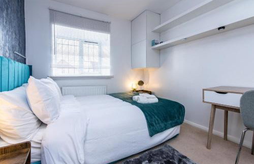 Comfortable 3-Bedroom House with Private Driveway in Bedford - Foto 10