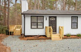 8 Minutes to UNC - Outdoor Deck - Washer and Dryer - Foto 23