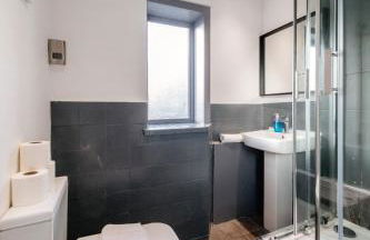 Bottom of Royal Mile 7 Beds Sleeps 12 3 Bthrooms - Photo 15