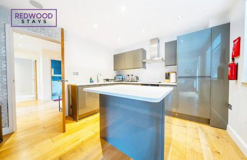 Quality Serviced Apartments in Camberley Town Centre, Free WiFi By Redwood Stays - Foto 22