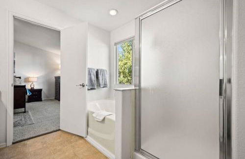 Spacious SIX Bedroom, Great Location - Foto 25