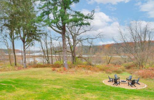 Walk to Lake Pet-Friendly Cottage in Jamestown! - Foto 4
