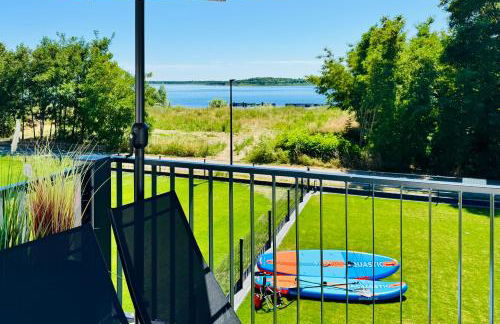 8 Personen Ferienhaus ,,Seegelblick" am Goitzschesee, erste Reihe am Strand mit Sauna, Whirlpool, Kamin, Wallbox & SUP - Foto 1