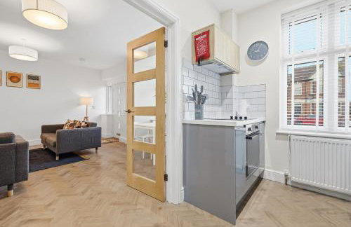 2 Royal Serviced Apartments, Ground Floor, two Bed,Fast Wifi - Space - Foto 17