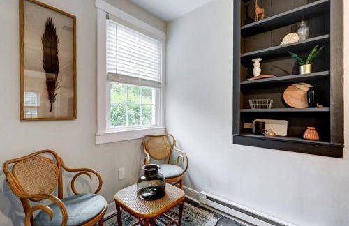 Cozy Dark & Moody Home New Reno 10 mins to Lanc - Foto 14