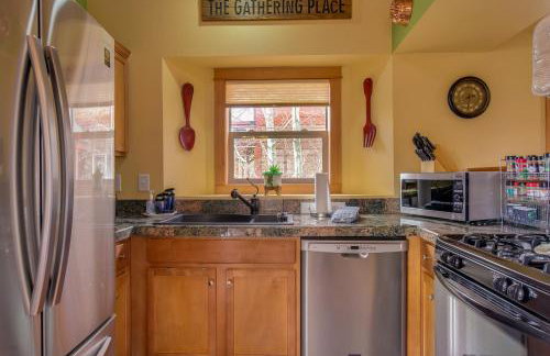 Riverfront Cabin, 4 Mi to Granby Ranch - Foto 10