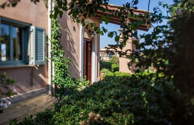 Absolute Villa by Stylish Stays - Photo 44