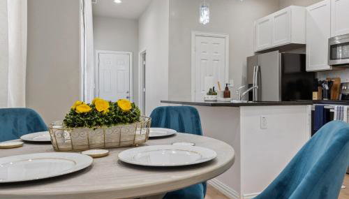 3BR Duplex - Walk to Bishop Arts - Fenced Yard - Foto 2