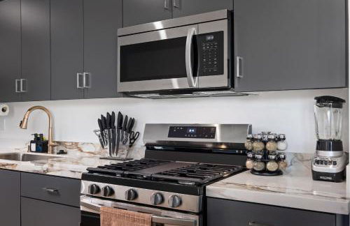 Stylish 2 Bedroom King Bed EVCharger Pet-Friendly Balcony - Foto 12