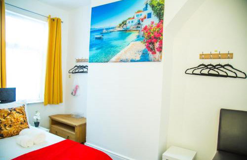 Lucky Home 15 - Near BAE, Docks, Lake District - Ideal for Trade & Family - 2 Bedrooms - One Double Bed in Each Bedroom - Max 4 Guests - Photo 8