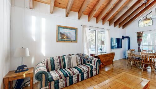 Less Than 2 Mi to Tahoe Donner Ski Resort Serene Retreat - Foto 2