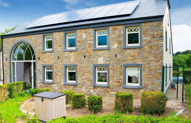 Majestic Villa With Pool and Sauna - Photo 1