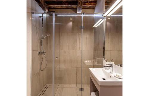 Nowoczesny dom nad jeziorem Zarybinek-Mazury Rybno, z własnym dostępem do linii brzegowej oraz łódką - Foto 50