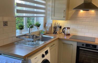 2 bedroom house near centre and private parking - Foto 14